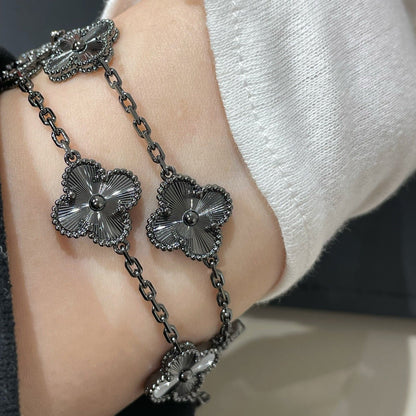[⭐Luxery]CLOVER 5 MOTIF BLACK BRACELET