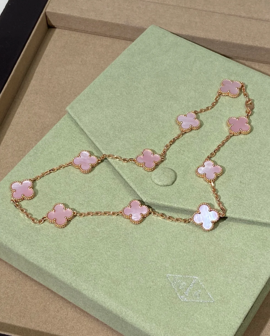 [⭐Luxery Jewellery] Pink Necklace with Ten Clover Designs
