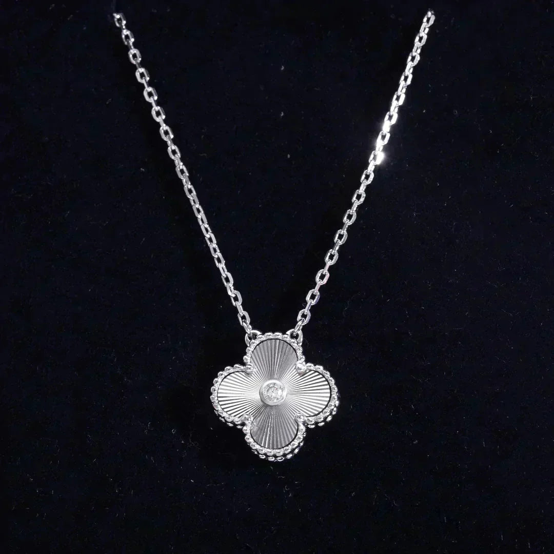 [⭐Luxery]CLOVER  15MM DIAMOND LASER NECKLACE SILVER