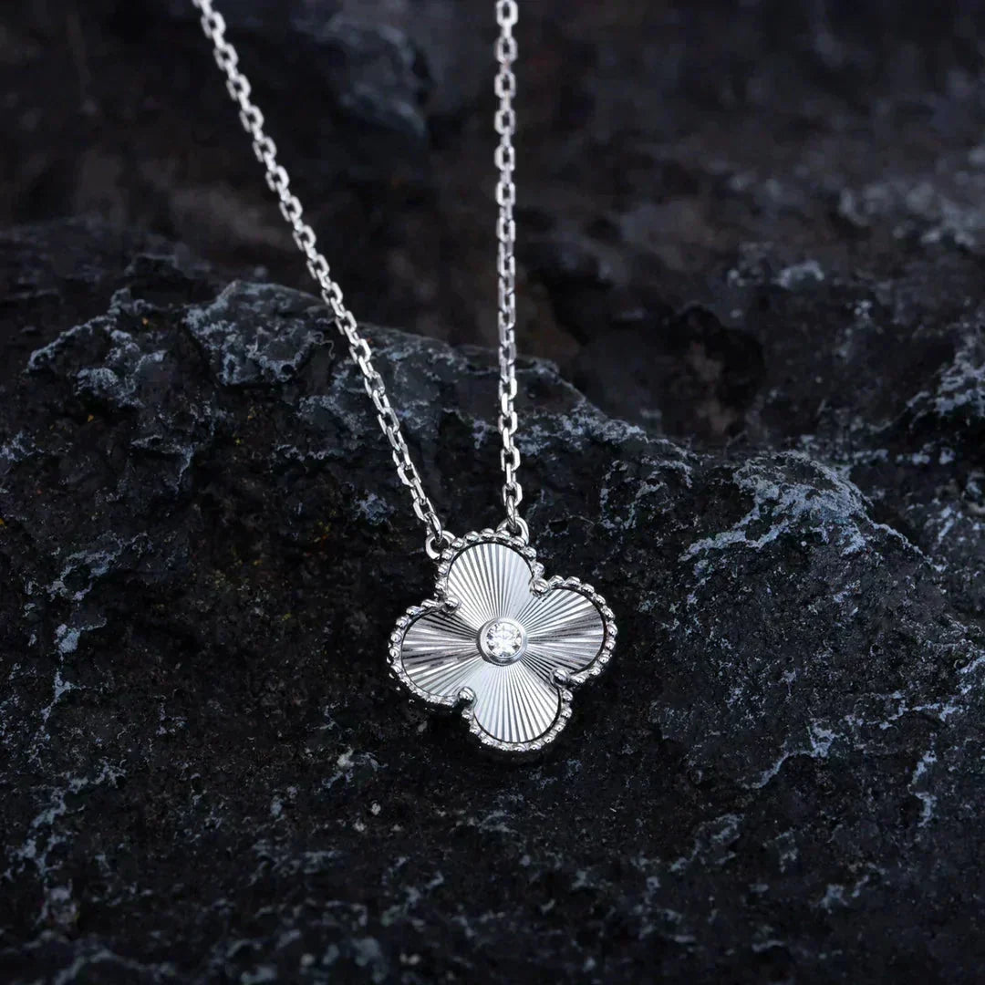 [⭐Luxery]CLOVER  15MM DIAMOND LASER NECKLACE SILVER