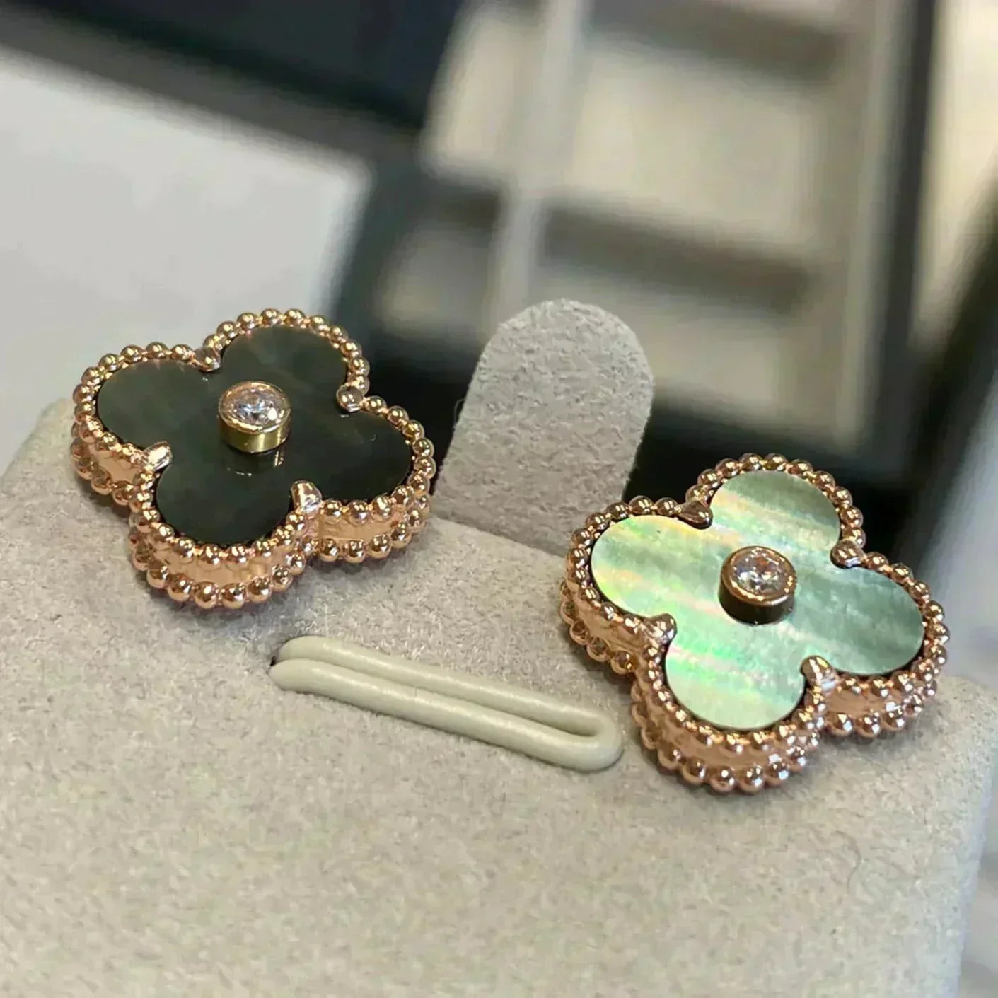 [⭐Luxery]CLOVER MEDIUM 1 MOTIFS GRAY MOP  DIAMOND EARRINGS