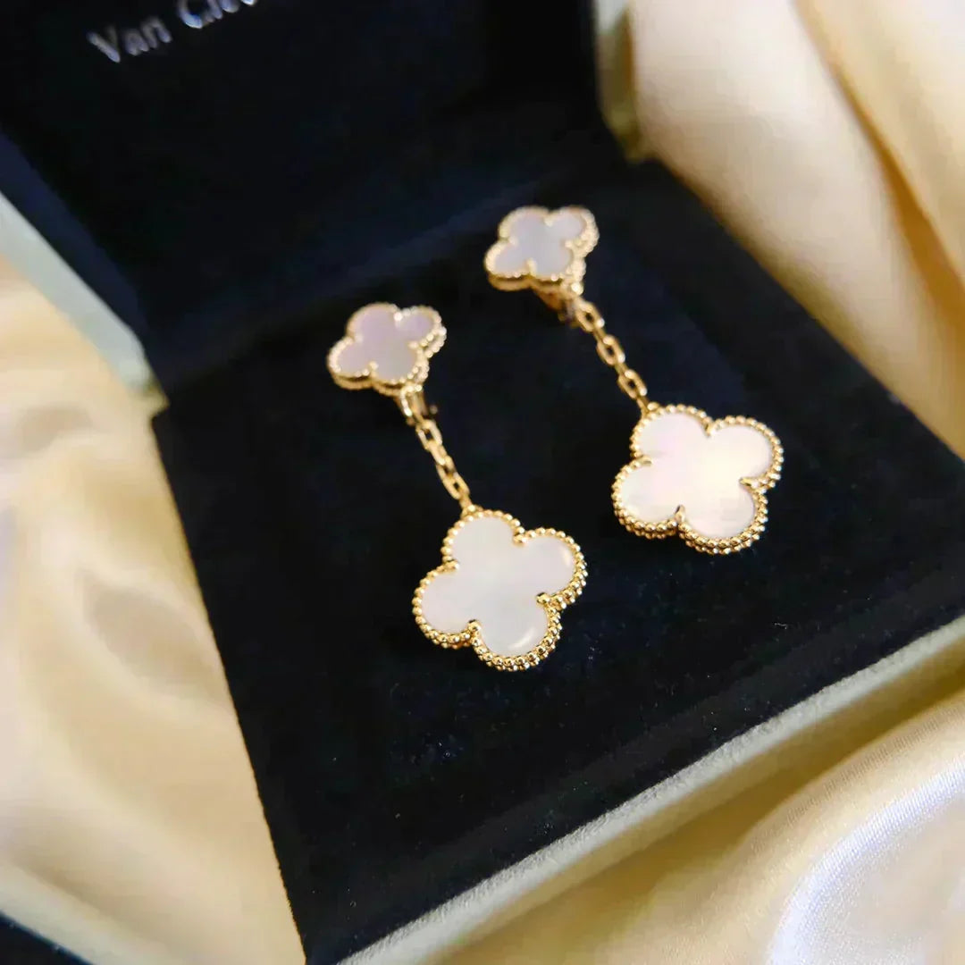 [⭐Luxery]CLOVER 2 MOTIF WHITE MOP EARRINGS