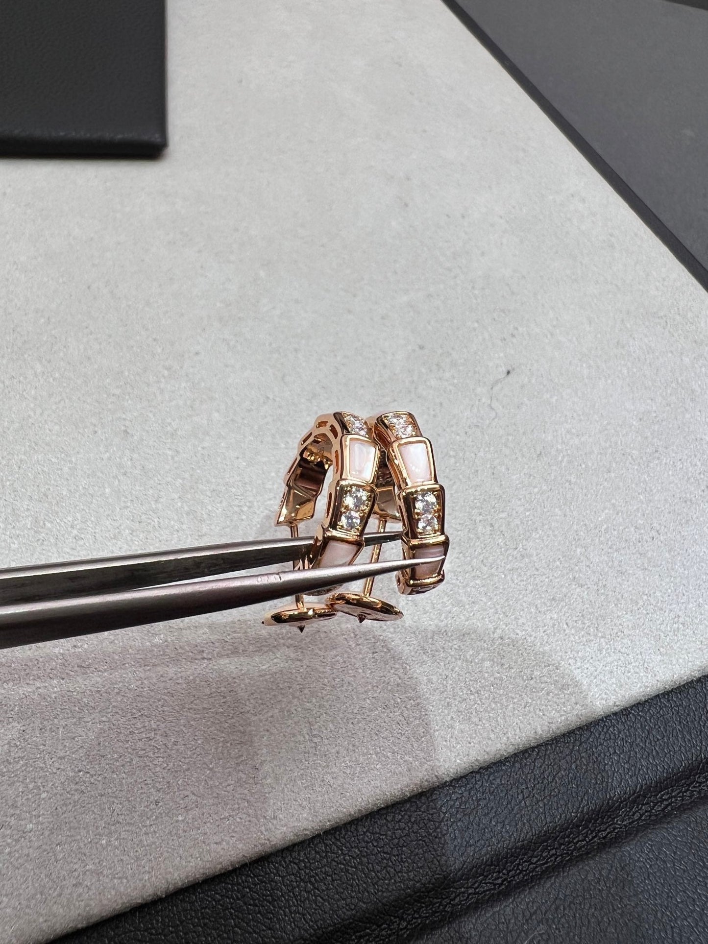 [⭐Luxery]SERPENTI MOP PINK GOLD EARRINGS