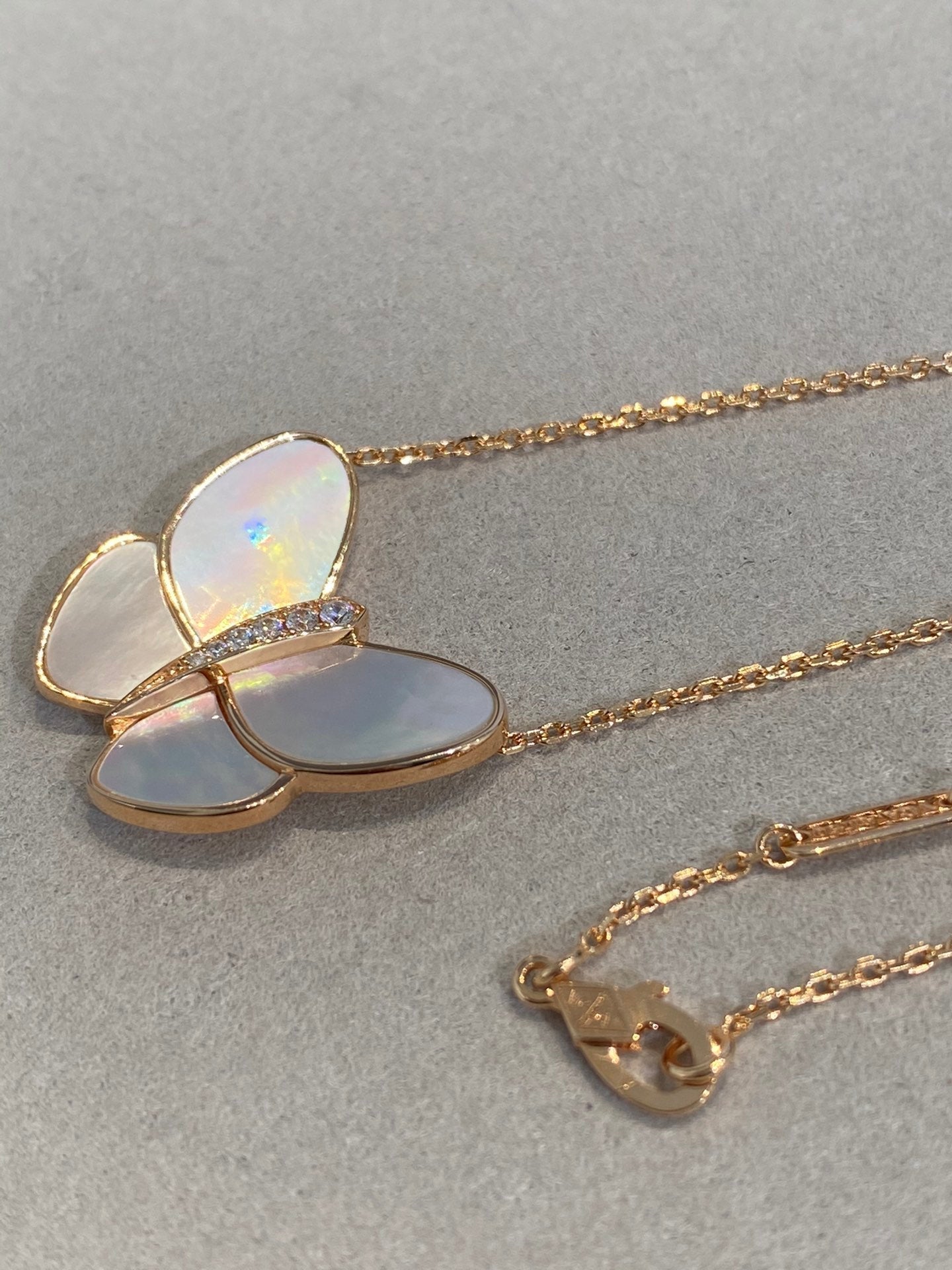 [⭐Luxery]BUTTERFLY GOLD MOP DIAMOND NECKLACE