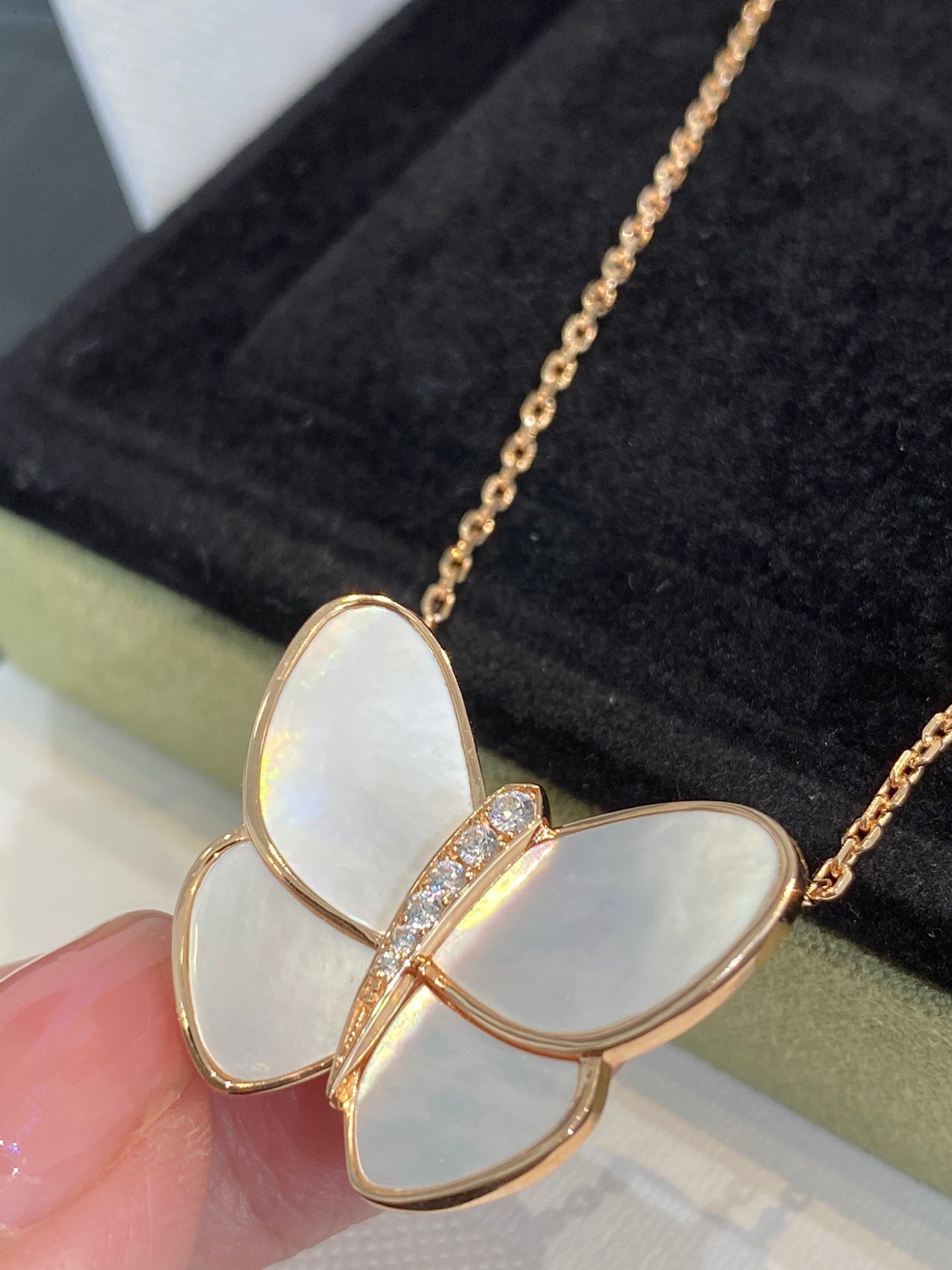 [⭐Luxery]BUTTERFLY GOLD MOP DIAMOND NECKLACE