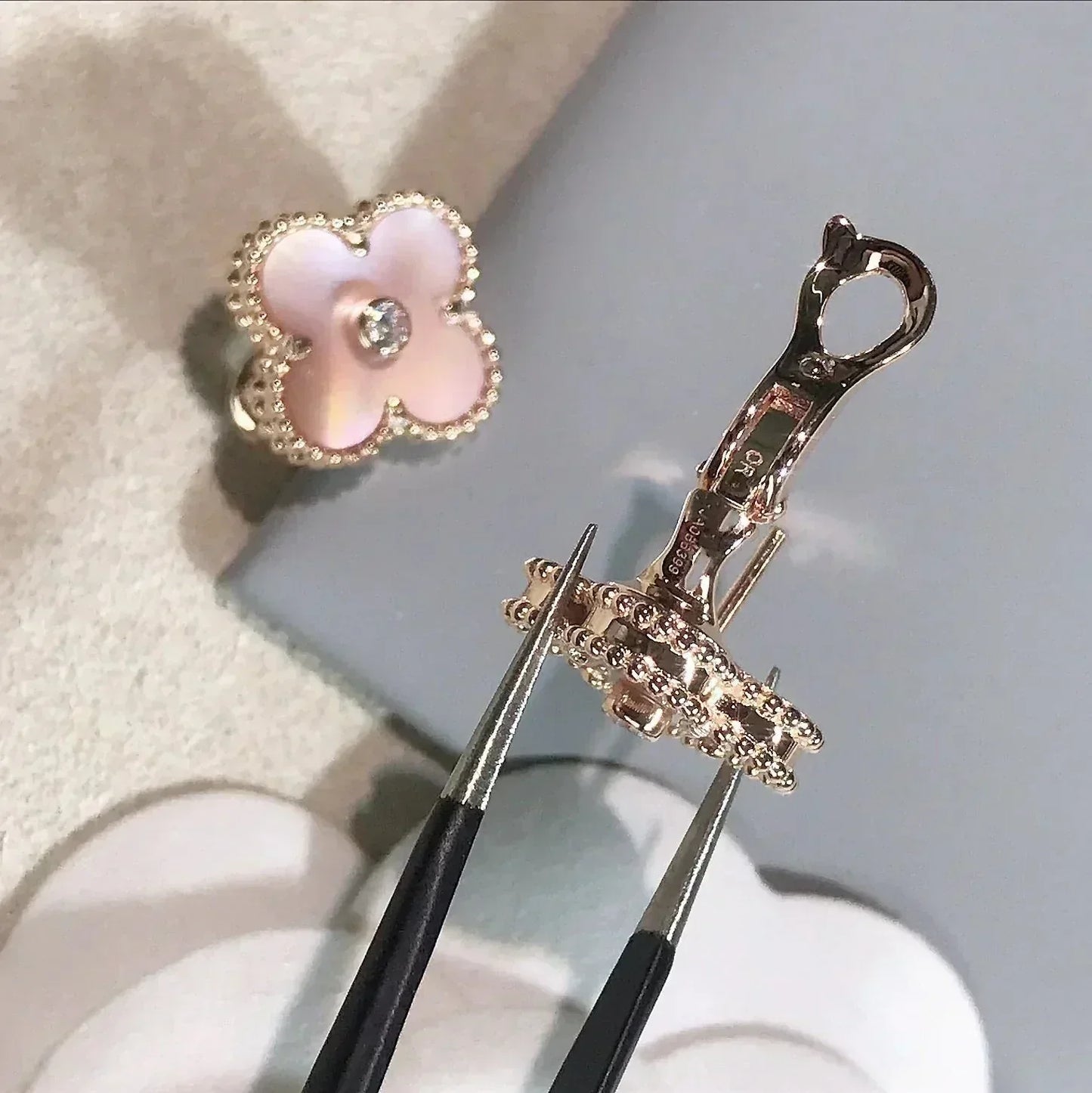 [⭐Luxery]CLOVER MEDIUM 1 MOTIFS  PINK MOP DIAMOND EARRINGS