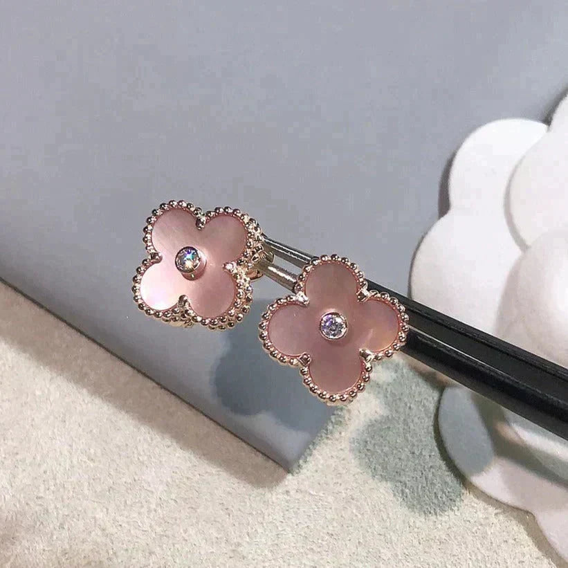 [⭐Luxery]CLOVER MEDIUM 1 MOTIFS  PINK MOP DIAMOND EARRINGS