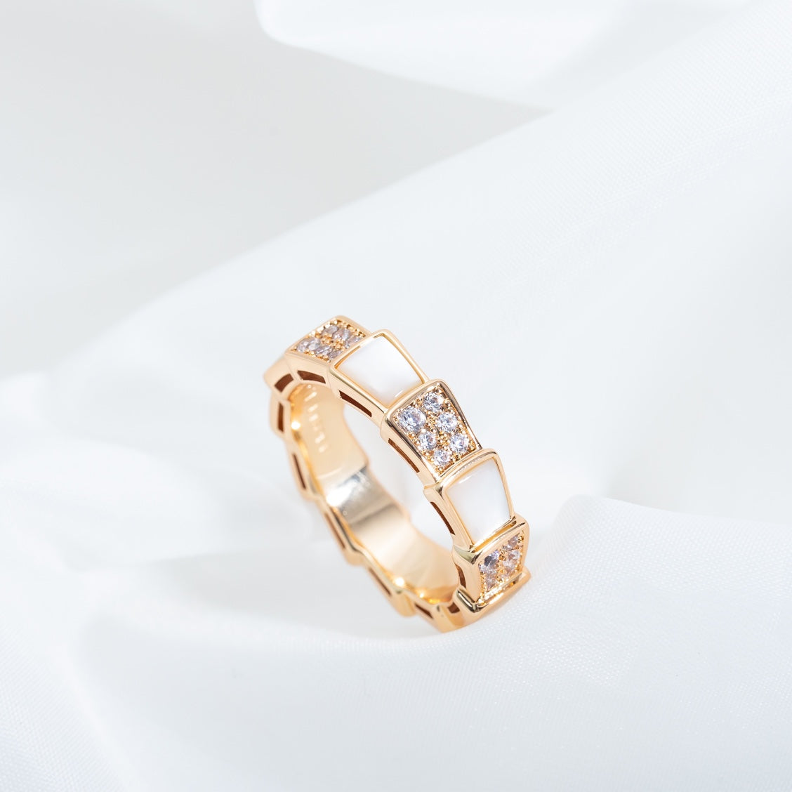 [⭐Luxery]SERPENTI RING PINK GOLD MOP DIAMOND PAVED 4MM