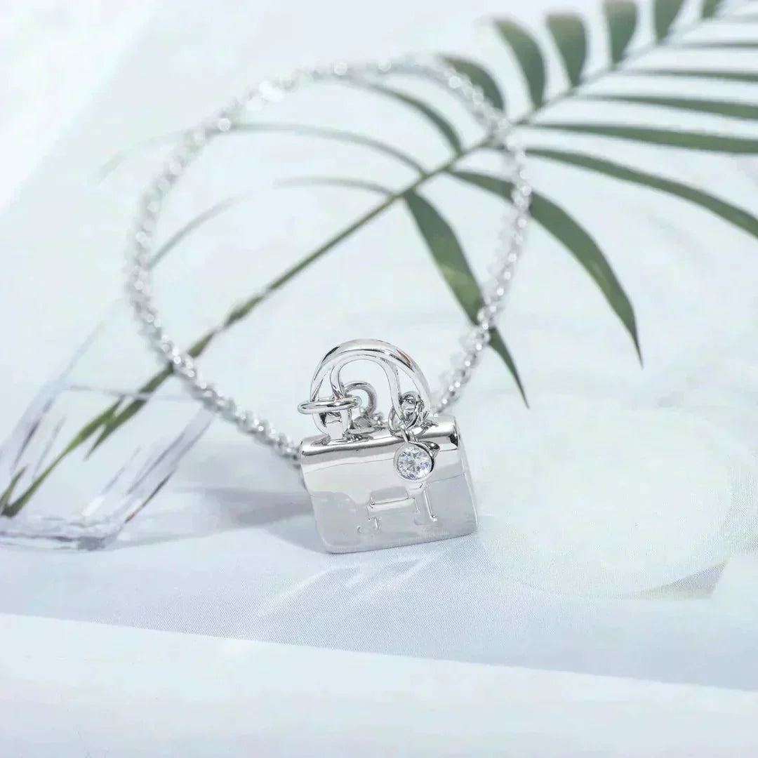 [⭐Luxery]AMULETTE PEDANT SILVER NECKLACE