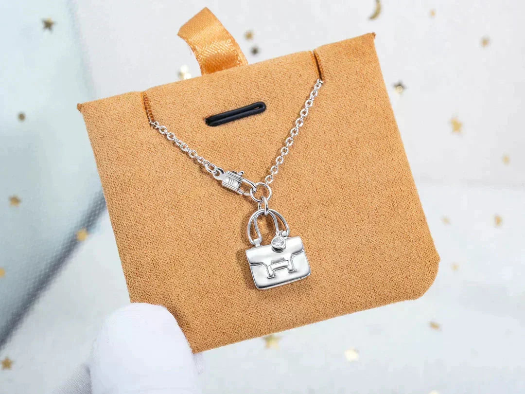 [⭐Luxery]AMULETTE PEDANT SILVER NECKLACE