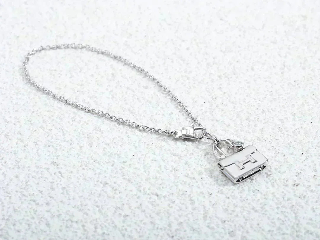 [⭐Luxery]AMULETTE PEDANT SILVER NECKLACE