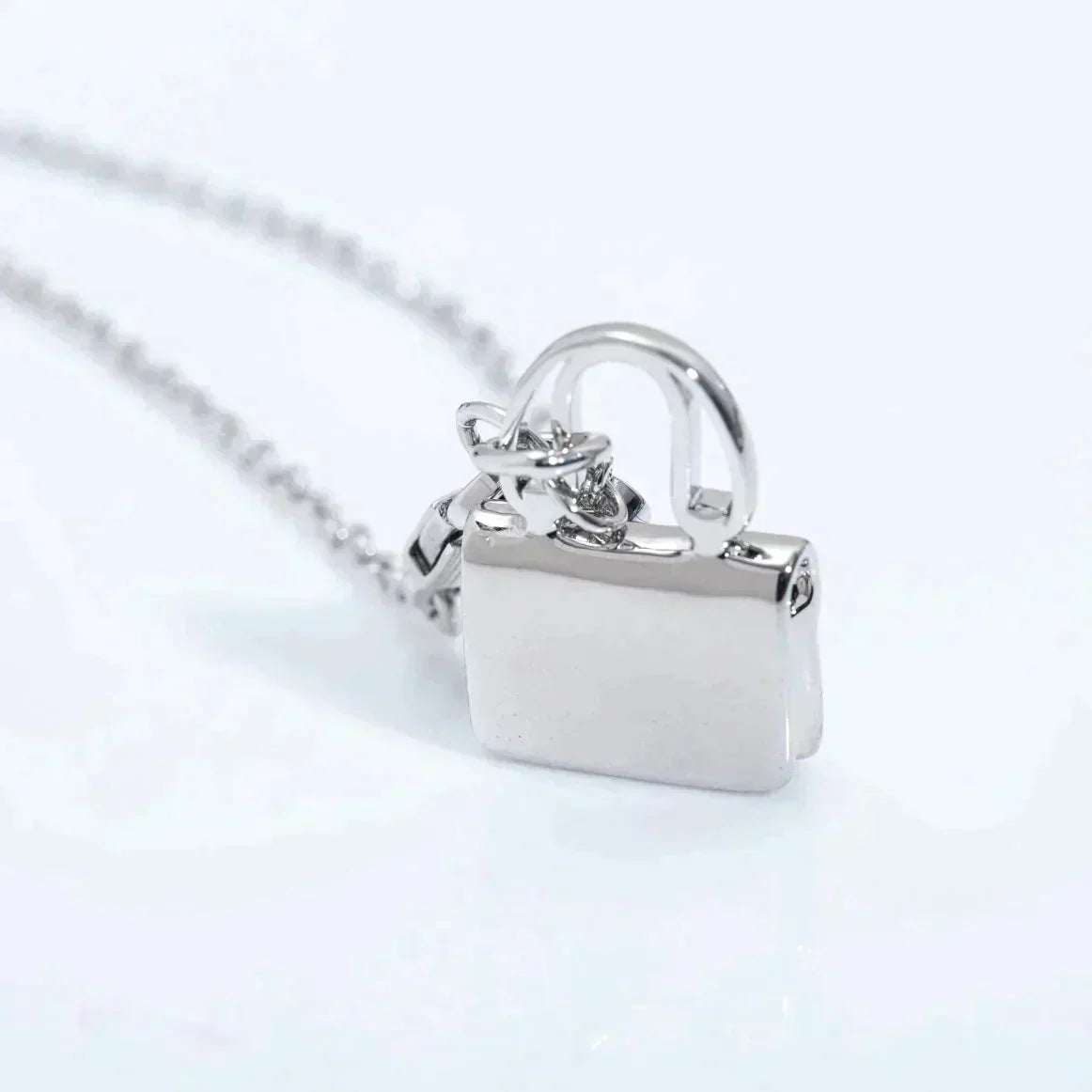 [⭐Luxery]AMULETTE PEDANT SILVER NECKLACE