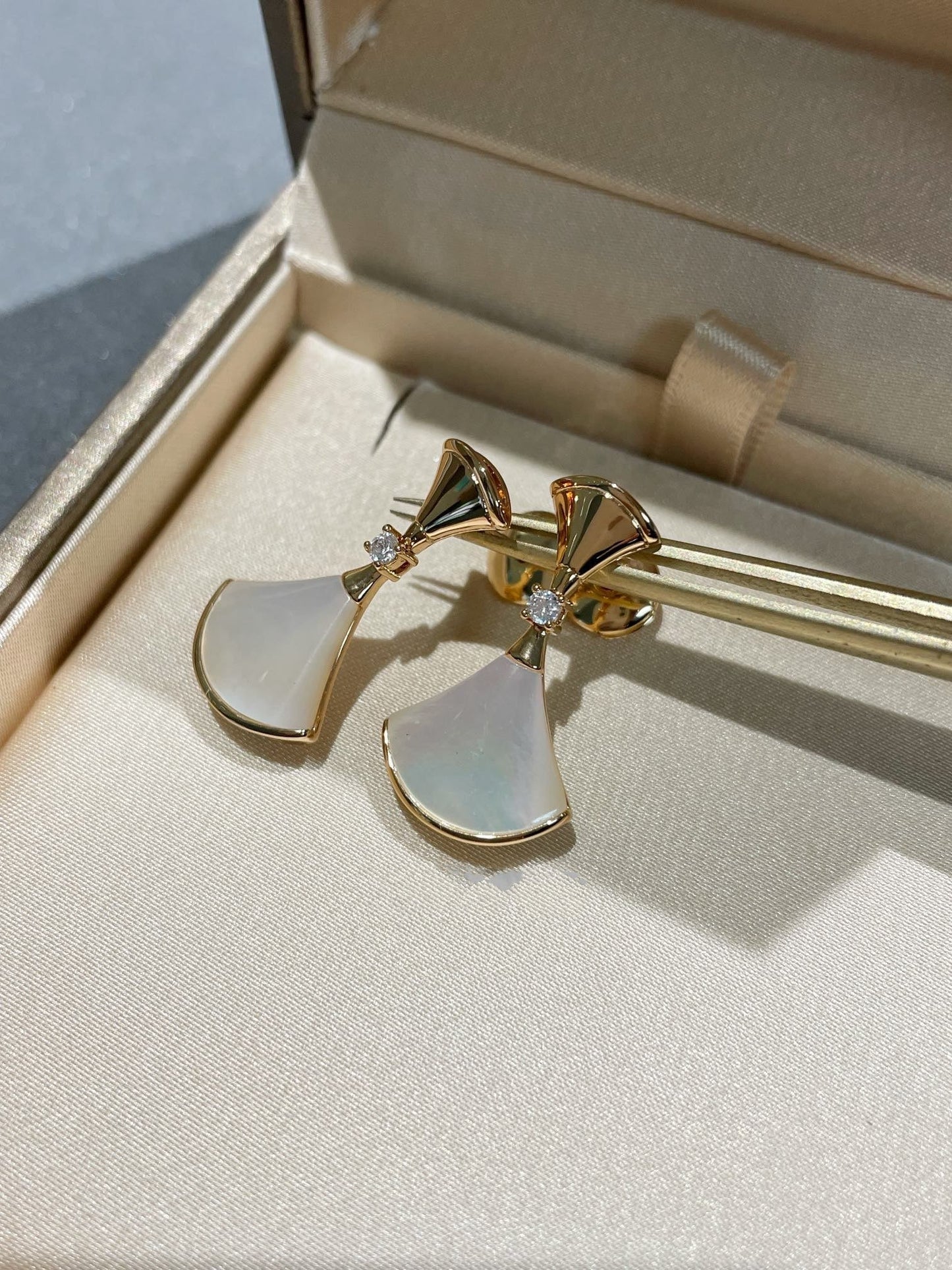 [⭐Luxery]DREAM MOP 1 DIAMOND EARRINGS