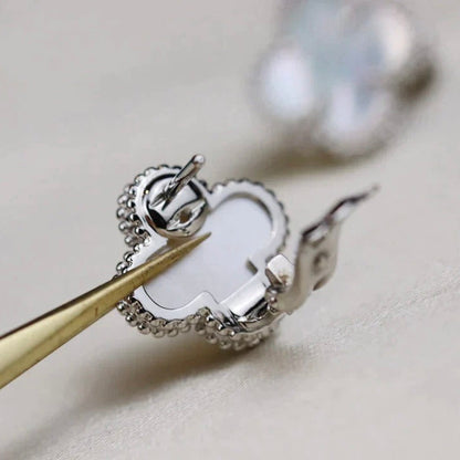 [⭐Luxery]CLOVER MEDIUM 1 MOTIFS  WHITE MOP EARRINGS SILVER
