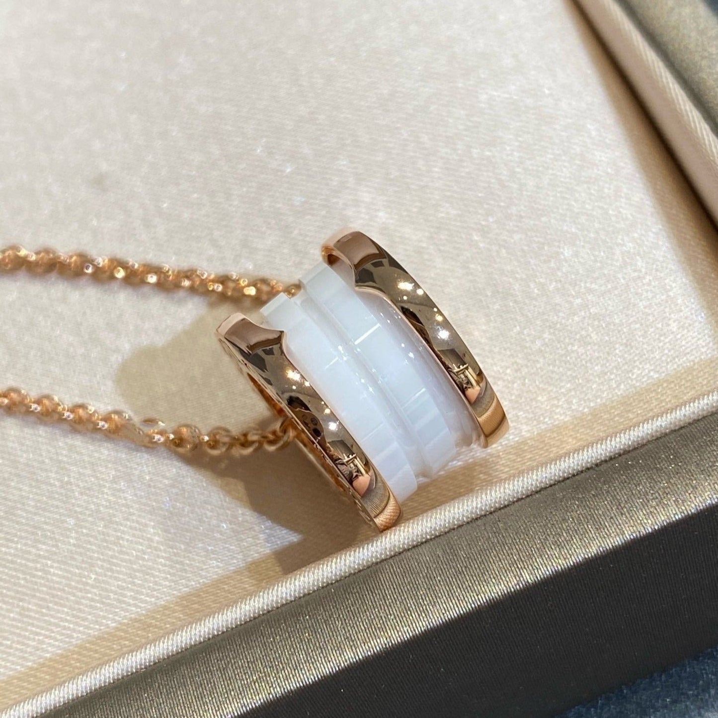 [⭐Luxery]ZERO 1 WHITE CERAMIC PINK GOLD NECKLACE