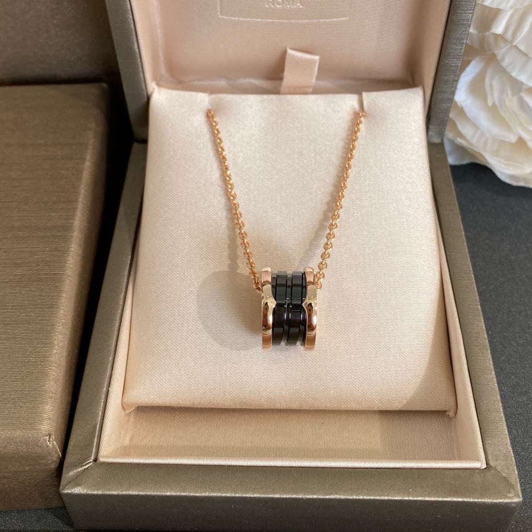 [⭐Luxery]ZERO 1 BLACK CERAMIC PINK GOLD NECKLACE