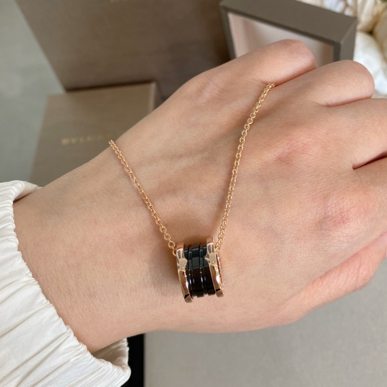 [⭐Luxery]ZERO 1 BLACK CERAMIC PINK GOLD NECKLACE