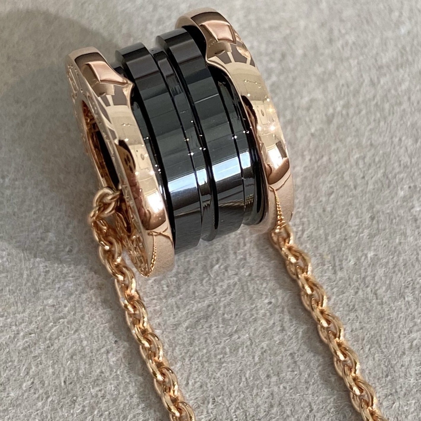 [⭐Luxery]ZERO 1 BLACK CERAMIC PINK GOLD NECKLACE