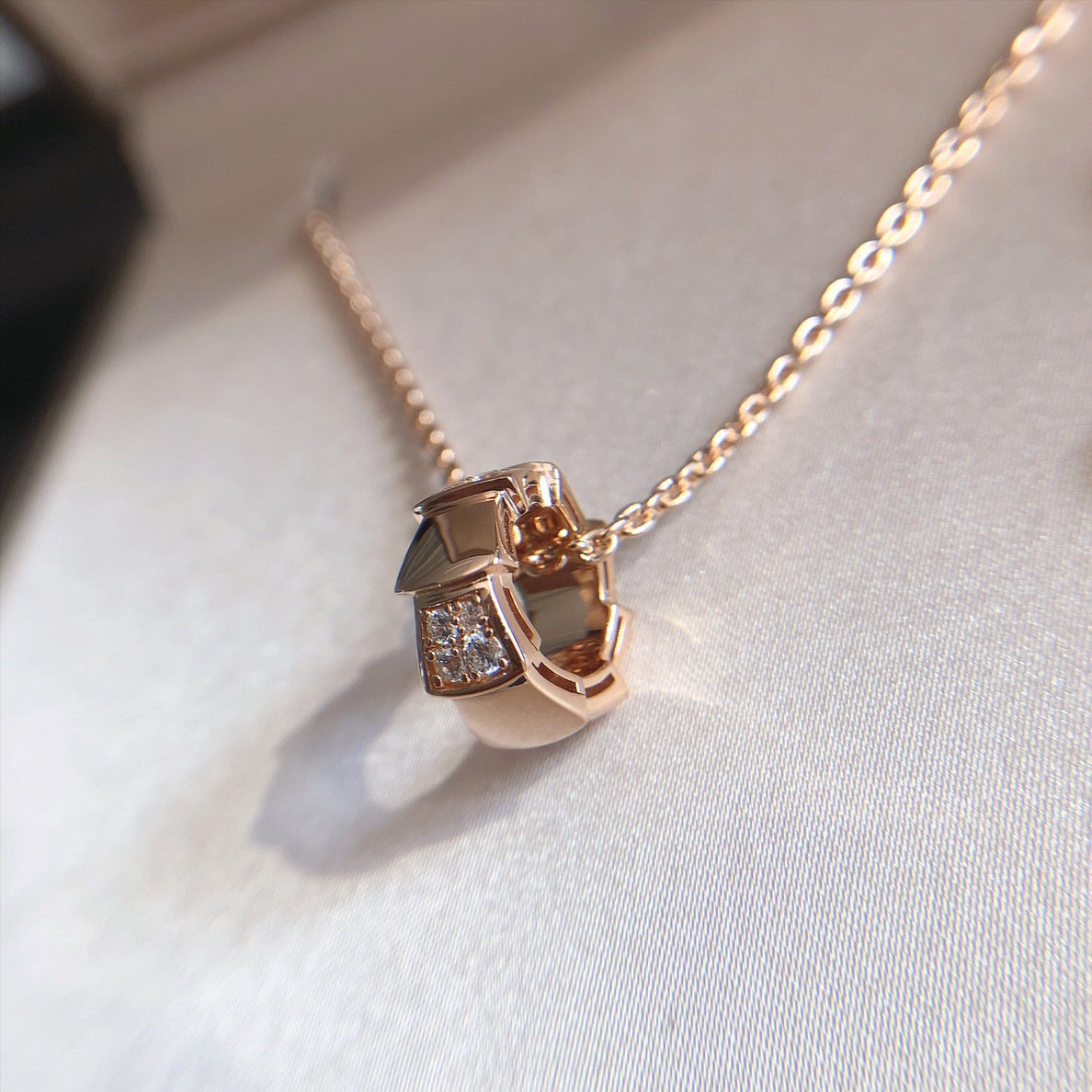 [⭐Luxery]SERPENTI PEDANT DIAMOND PINK GOLD NECKLACE