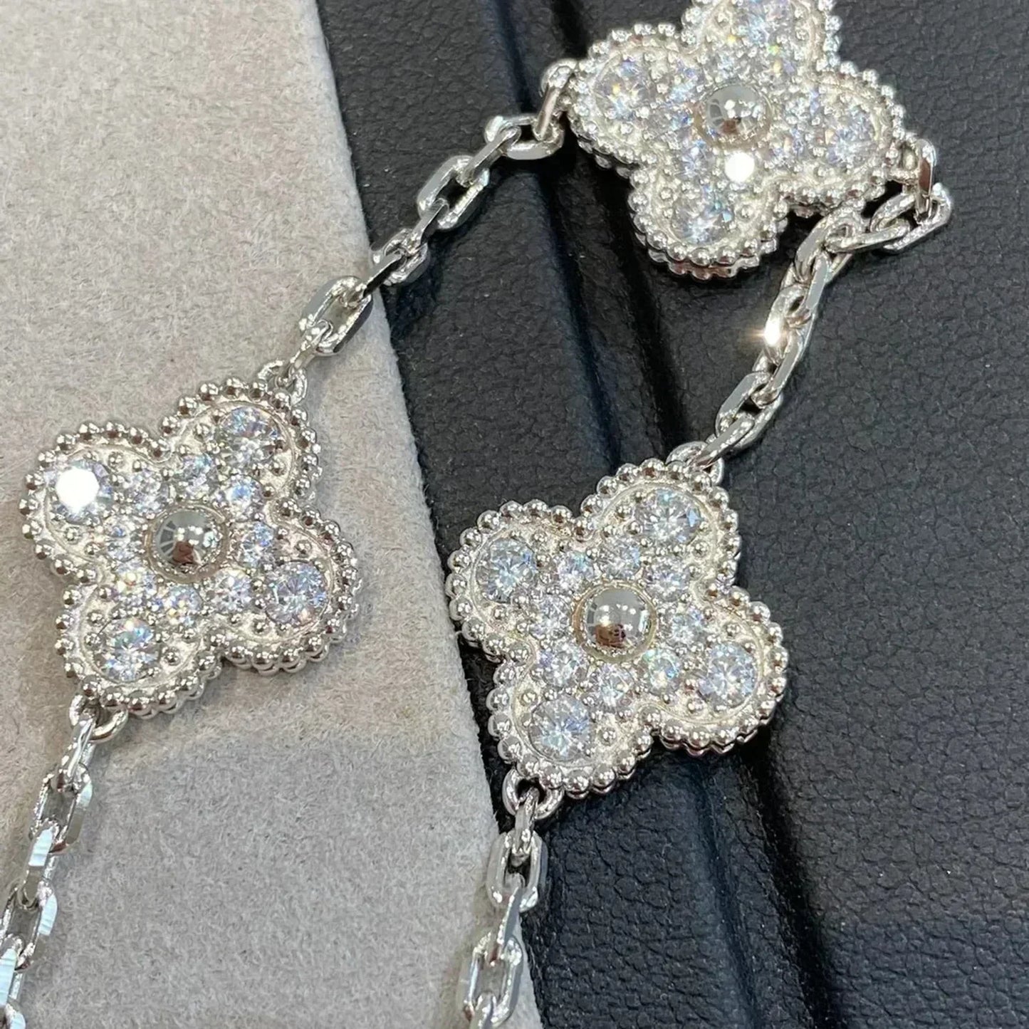 [⭐Luxery] CLOVER 5 MOTIF FULL DIAMOND BRACELET COLLECTION