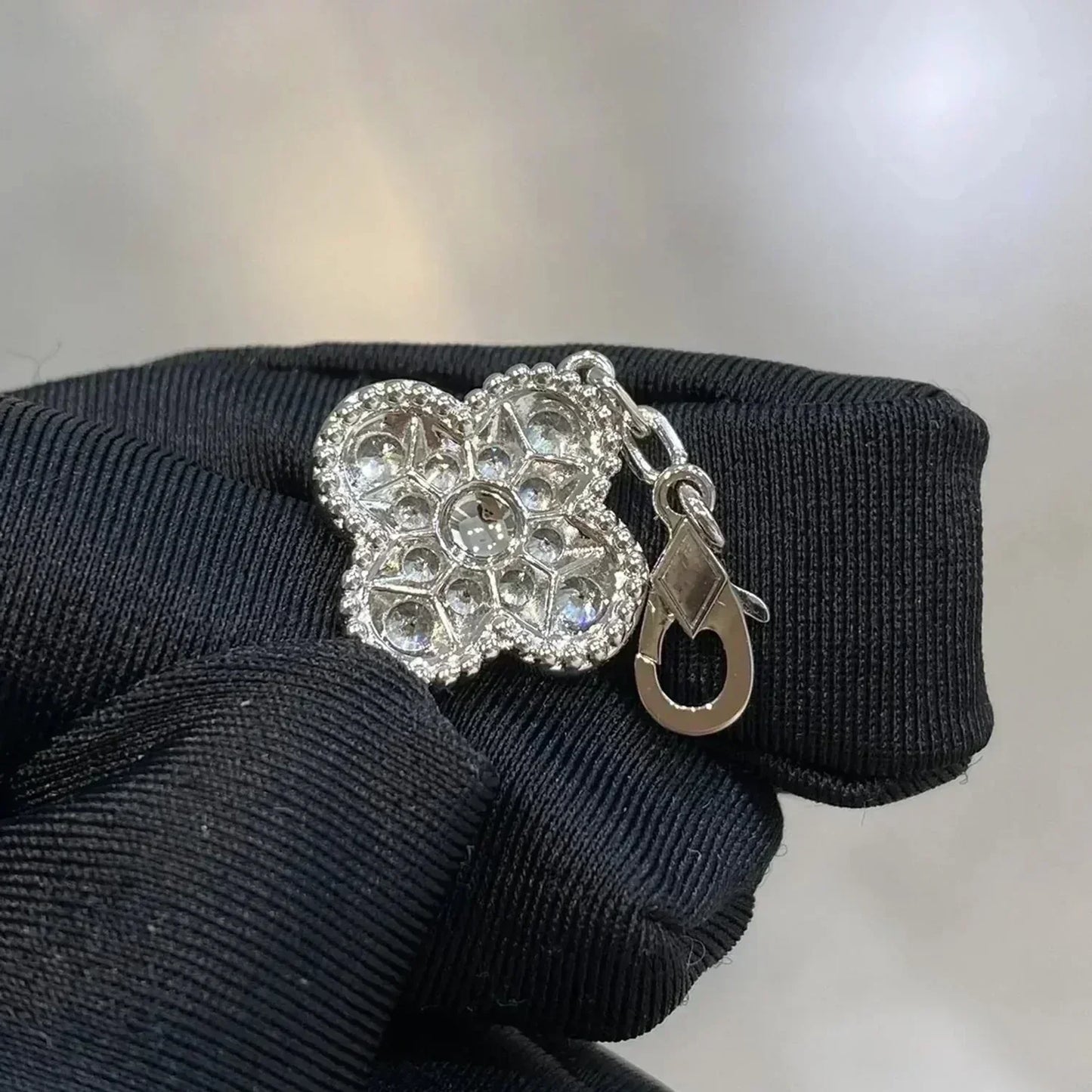[⭐Luxery] CLOVER 5 MOTIF FULL DIAMOND BRACELET COLLECTION