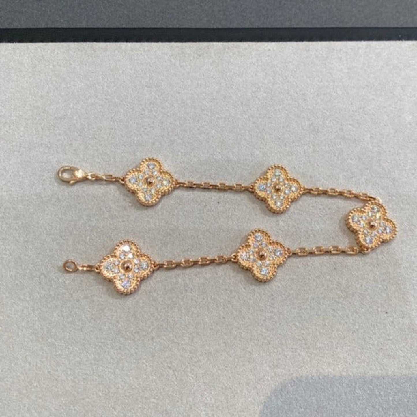 [⭐Luxery] CLOVER 5 MOTIF FULL DIAMOND BRACELET COLLECTION
