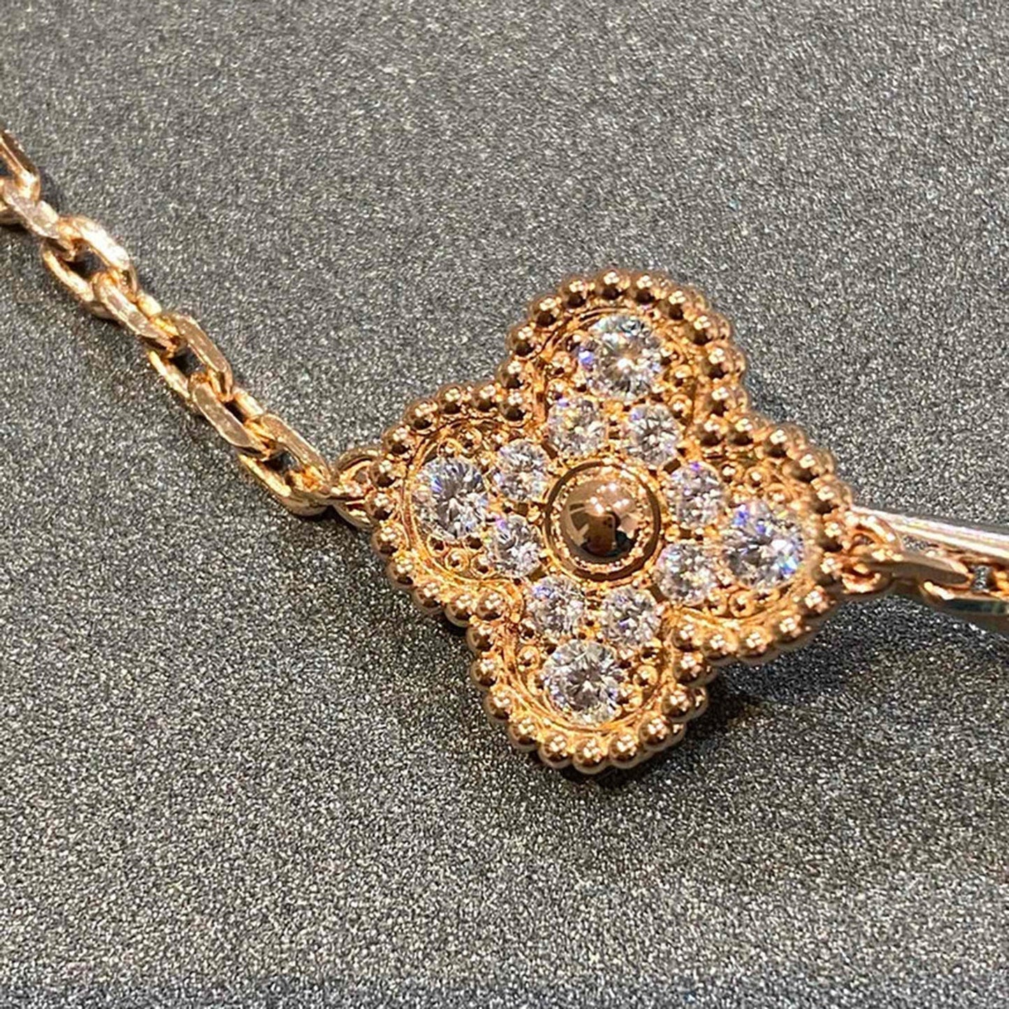 [⭐Luxery] CLOVER 5 MOTIF FULL DIAMOND BRACELET COLLECTION