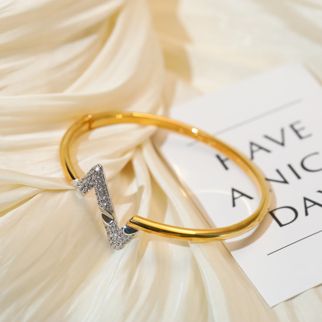 [⭐Luxery]VOLTE UPSITE DOWN GOLD DIAMOND BRACELET