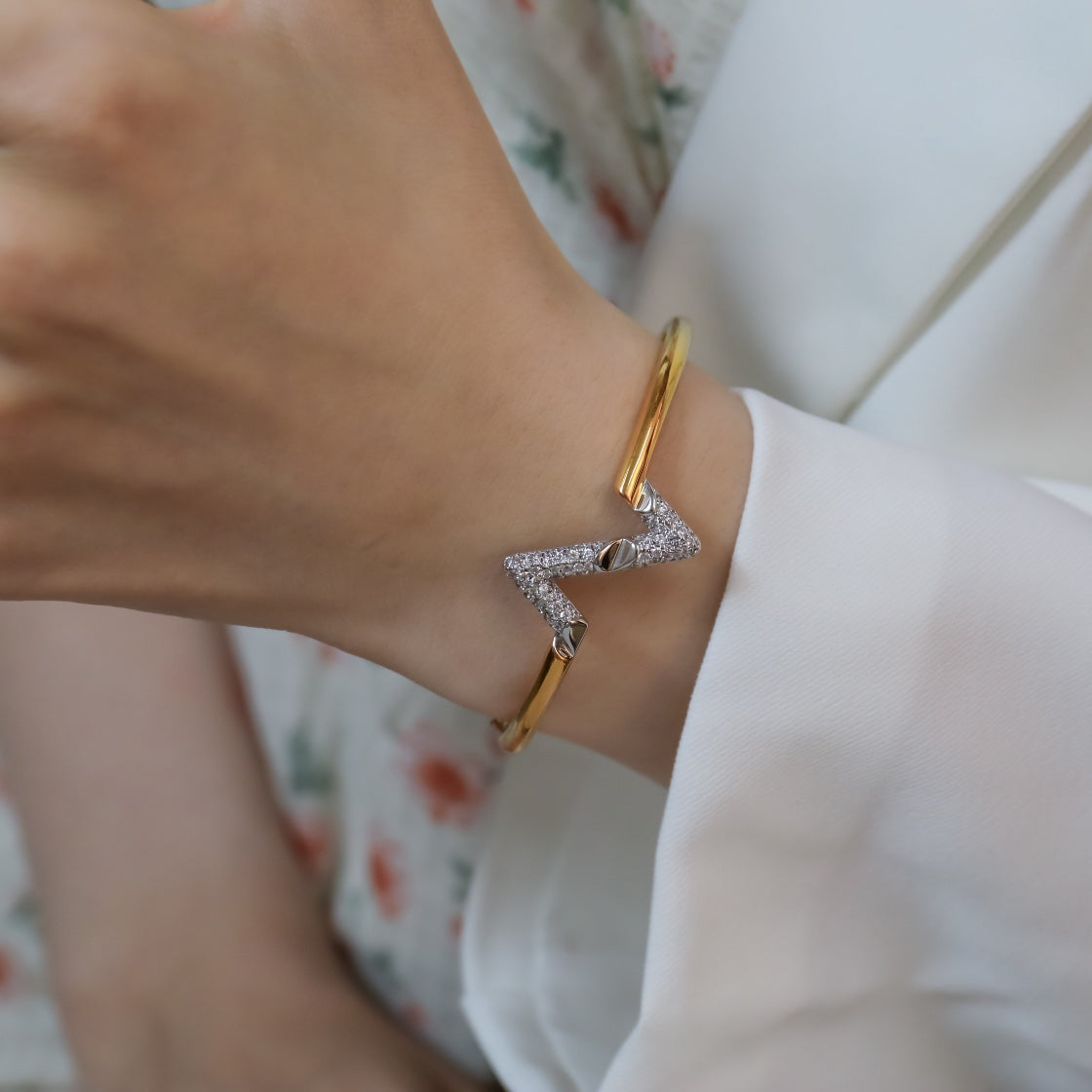 [⭐Luxery]VOLTE UPSITE DOWN GOLD DIAMOND BRACELET