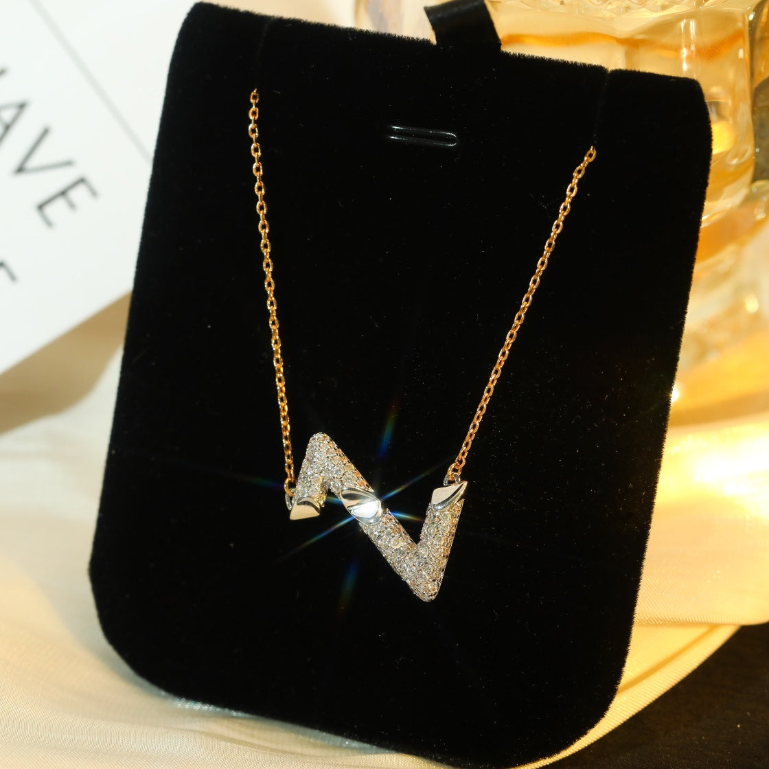 [⭐Luxery]VOLT SILVER DIAMOND PEDANT NECKLACE