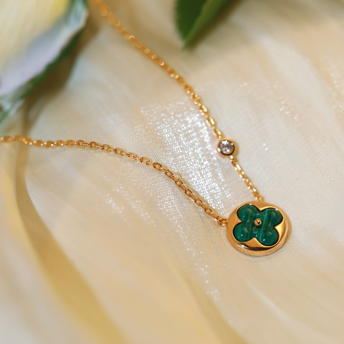 [⭐Luxery]SUN PEDANT PINK GOLD 1 DIAMOND NECKLACE