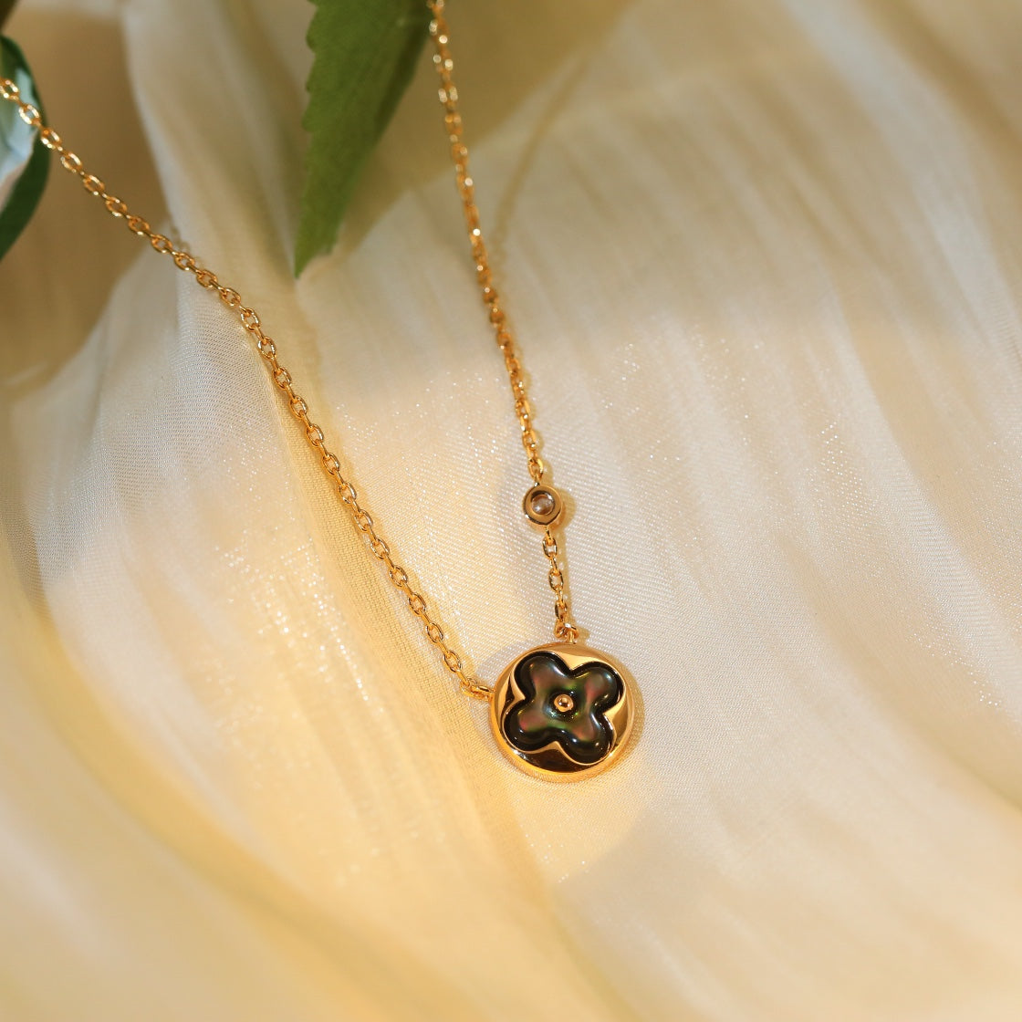 [⭐Luxery]SUN PEDANT PINK GOLD 1 DIAMOND NECKLACE