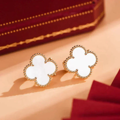 [⭐Luxery]CLOVER MEDIUM 1 MOTIFS  WHITE MOP STUD EARRINGS
