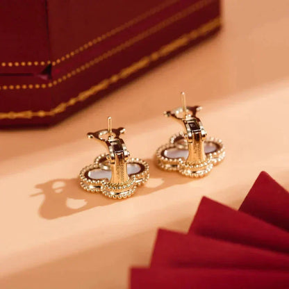 [⭐Luxery]CLOVER MEDIUM 1 MOTIFS  WHITE MOP STUD EARRINGS