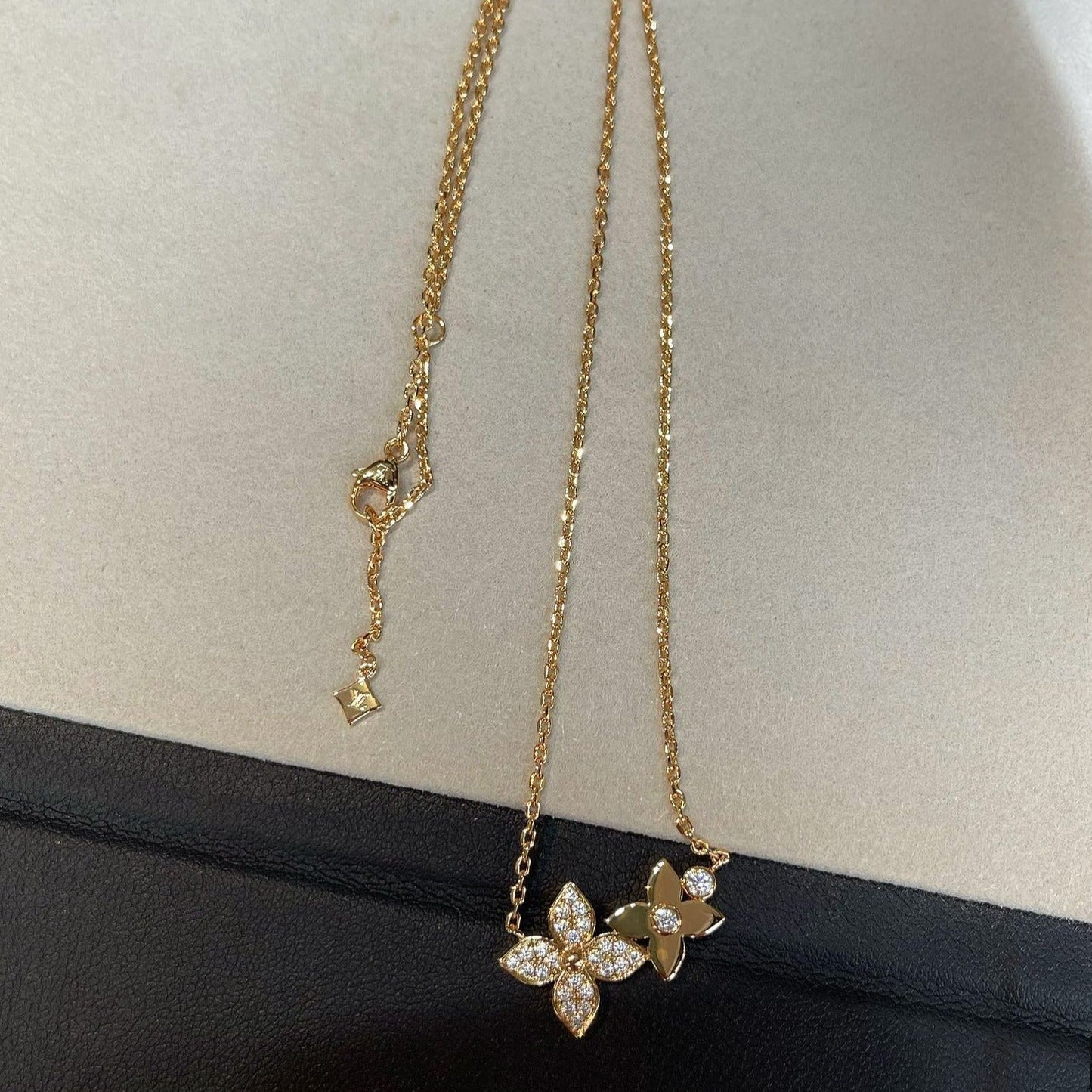 [⭐Luxery]STAR BLOSSOM NECKLACE PINK GOLD DIAMONDS