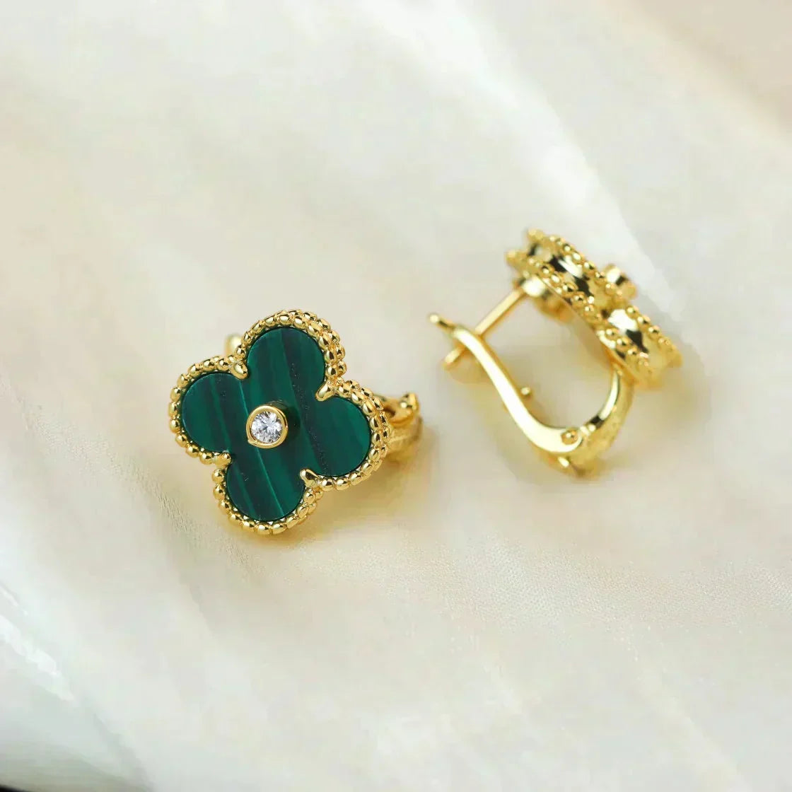 [⭐Luxery]CLOVER MEDIUM 1 MOTIFS MALACHITE DIAMOND EARRINGS