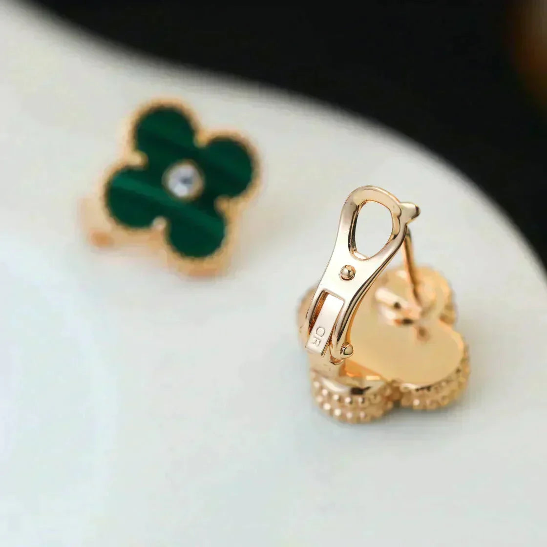[⭐Luxery]CLOVER MEDIUM 1 MOTIFS MALACHITE DIAMOND EARRINGS