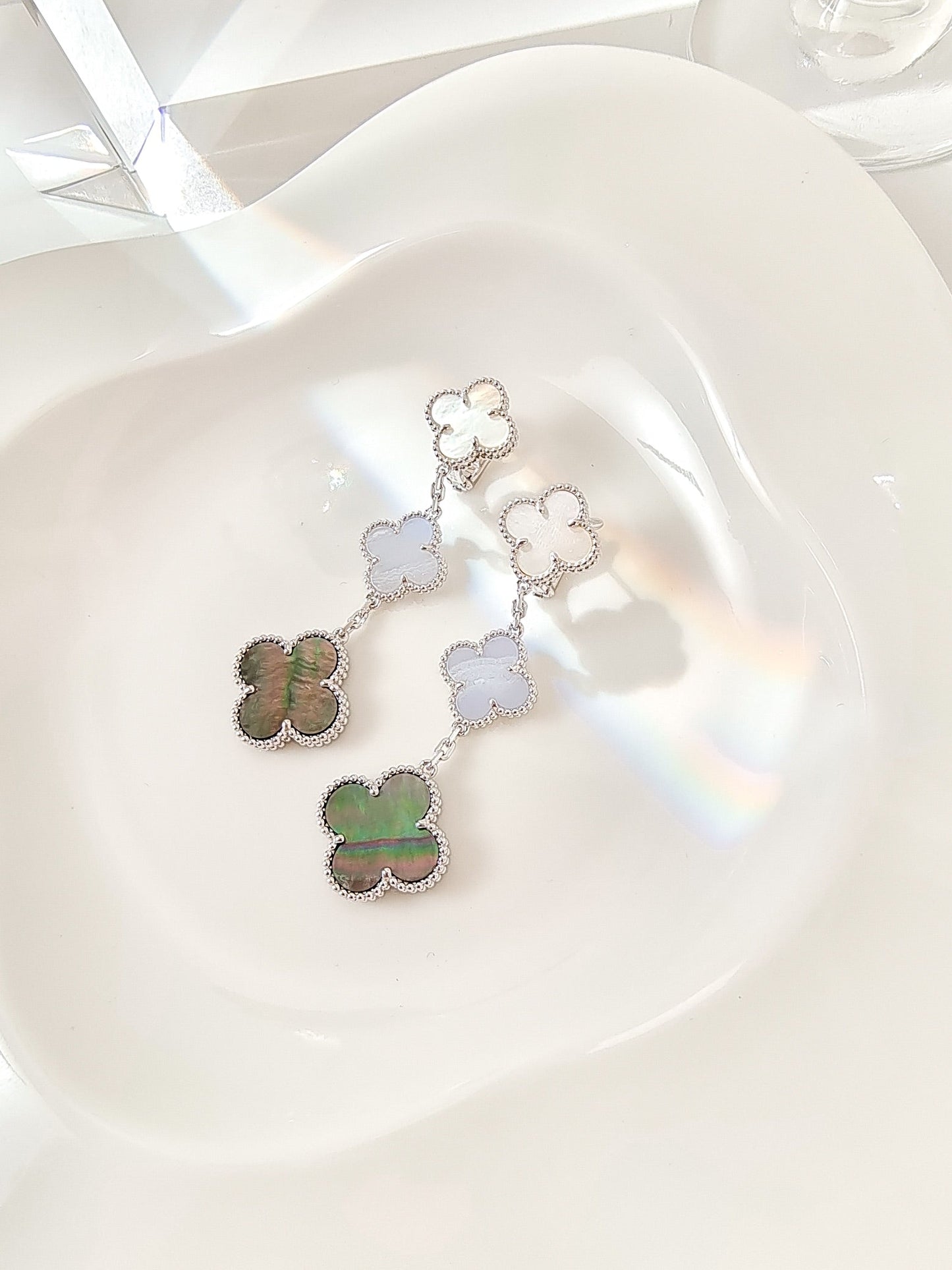 [⭐Luxery]CLOVER 3 MOTIFS CHALCEDONY DARK MOP SILVER EARRINGS