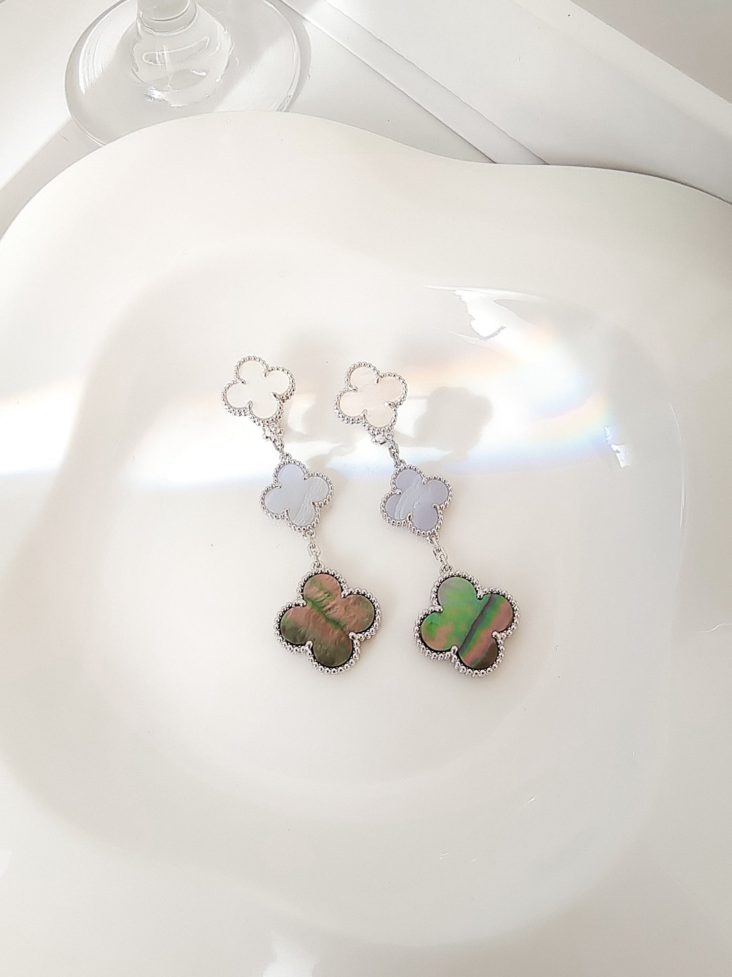 [⭐Luxery]CLOVER 3 MOTIFS CHALCEDONY DARK MOP SILVER EARRINGS