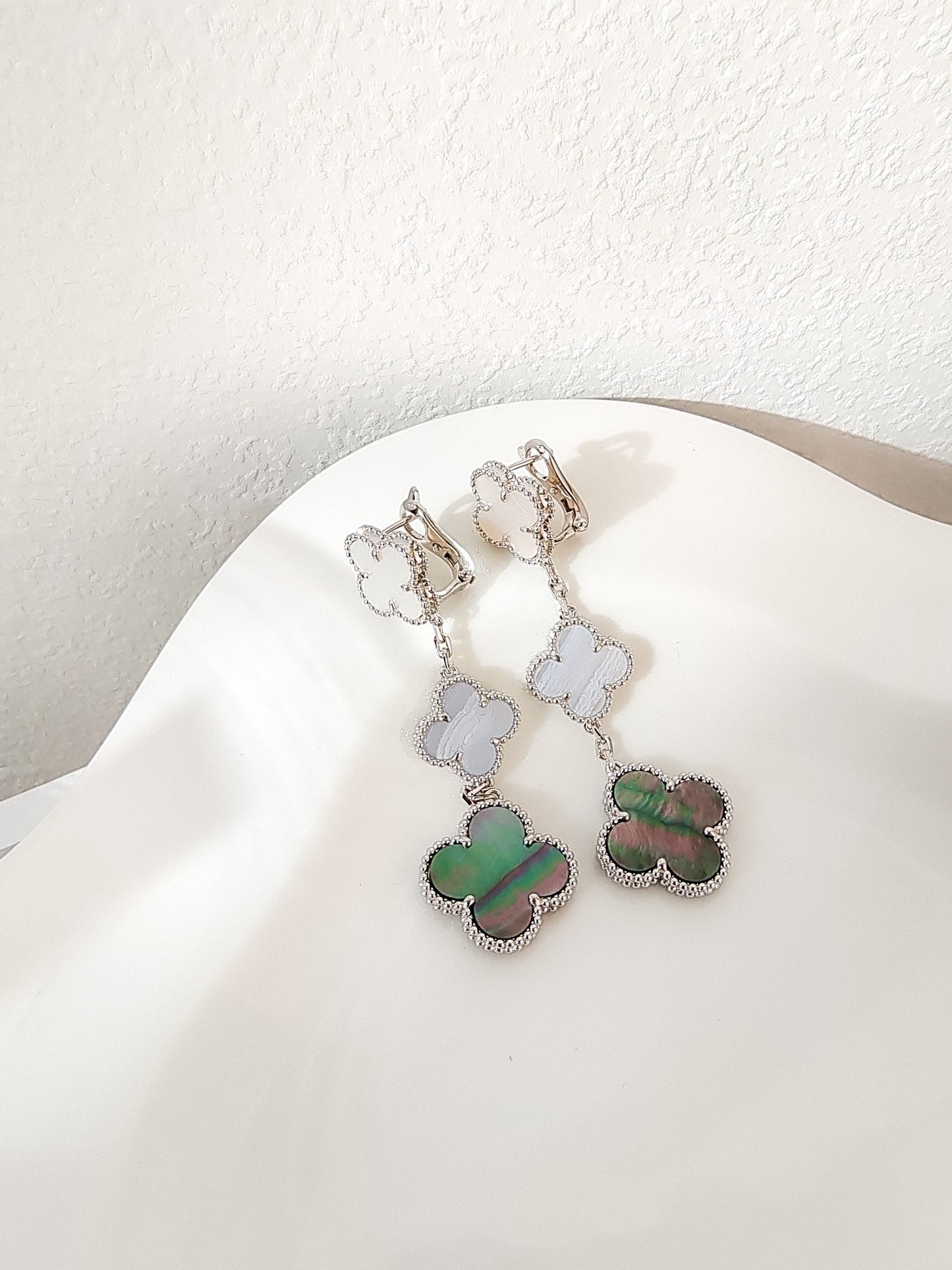 [⭐Luxery]CLOVER 3 MOTIFS CHALCEDONY DARK MOP SILVER EARRINGS
