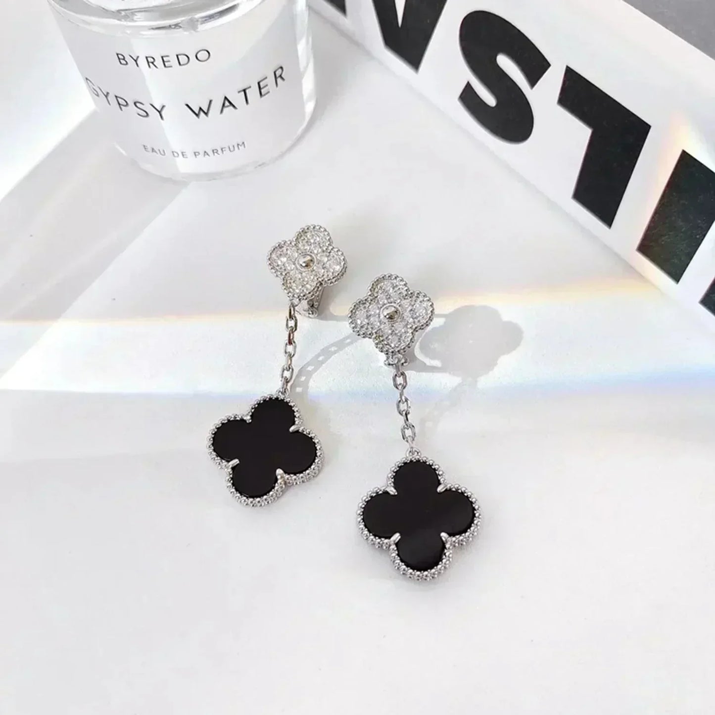 [⭐Luxery]CLOVER 2 MOTIFS  DIAMOND ONYX EARRINGS SILVER