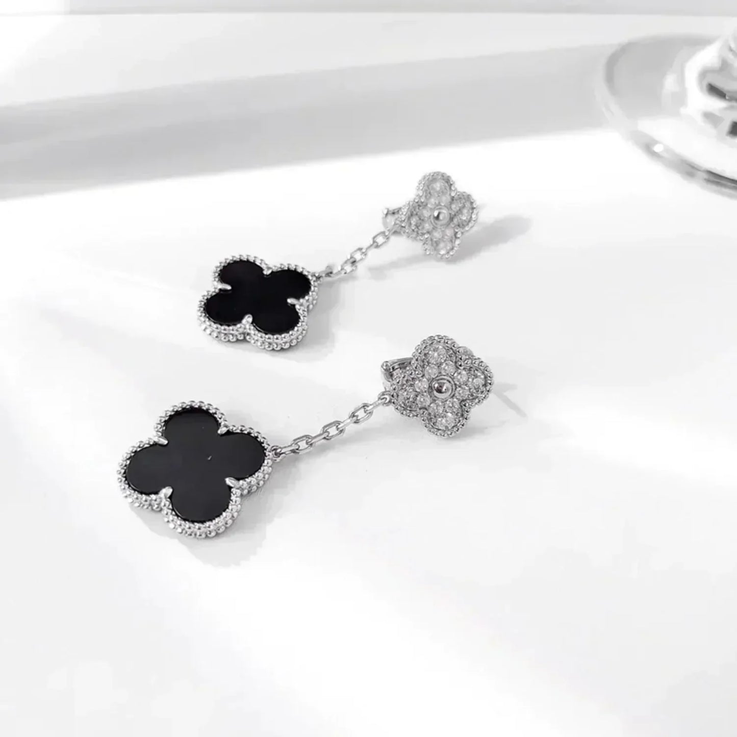 [⭐Luxery]CLOVER 2 MOTIFS  DIAMOND ONYX EARRINGS SILVER