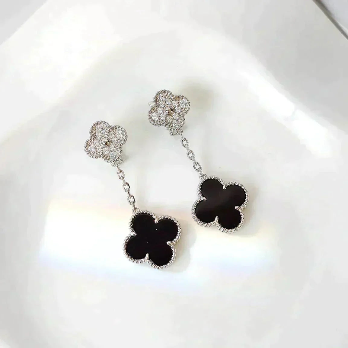 [⭐Luxery]CLOVER 2 MOTIFS  DIAMOND ONYX EARRINGS SILVER