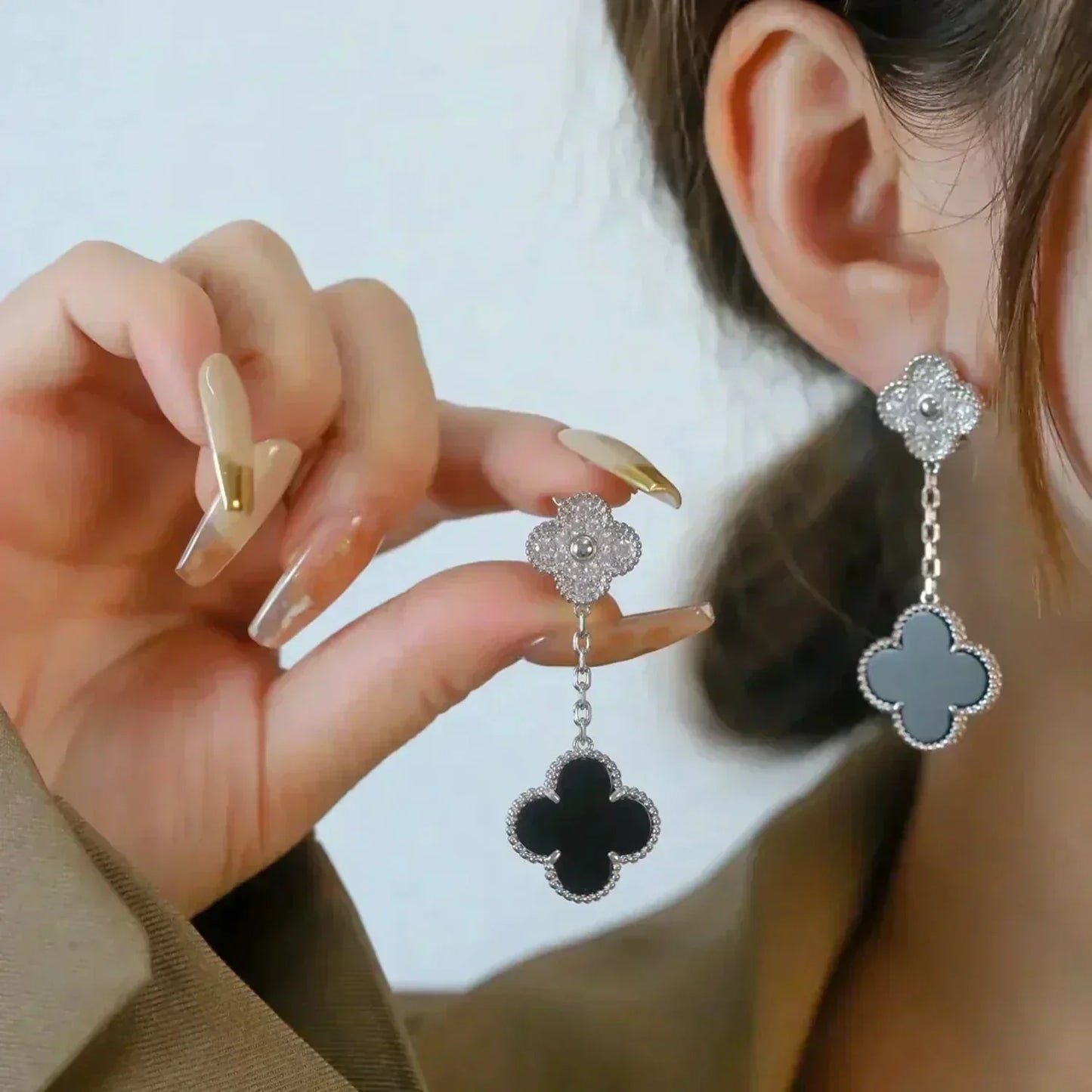 [⭐Luxery]CLOVER 2 MOTIFS  DIAMOND ONYX EARRINGS SILVER