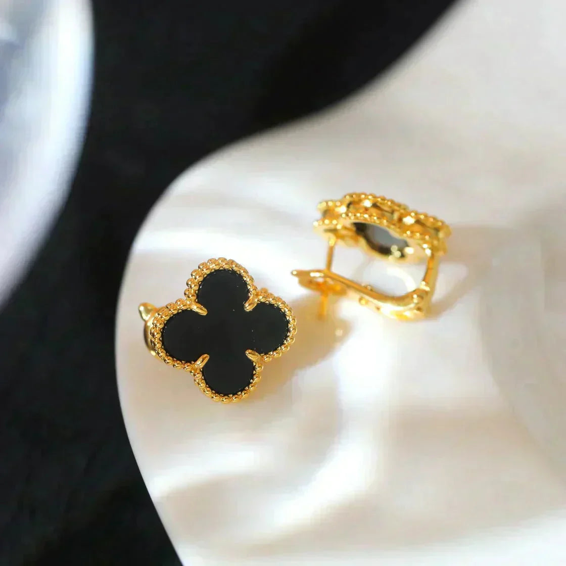 [⭐Luxery]CLOVER MEDIUM 1 MOTIFS  ONYX STUD EARRINGS