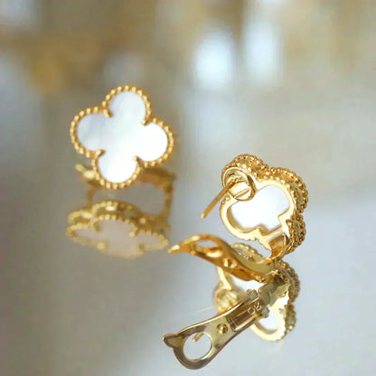 [⭐Luxery]CLOVER MEDIUM 1 MOTIFS  WHITE MOP STUD EARRINGS