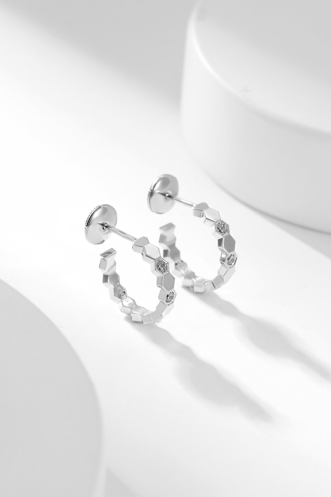 [⭐Luxery]BEE LOVE DIAMOND HOOP EARRINGS