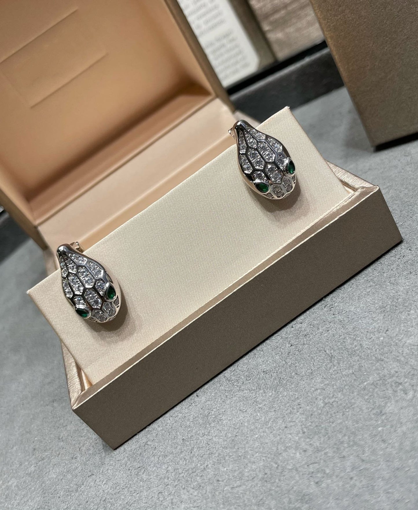 [⭐Luxery]SERPENT DIAMOND STUD EARRINGS