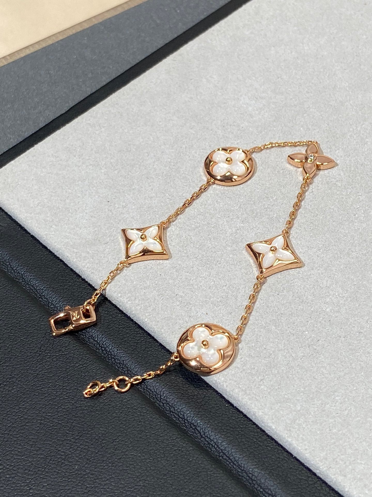 [⭐Luxery]STAR AND SUN 5 MOTIF MOP PINK GOLD BRACELET