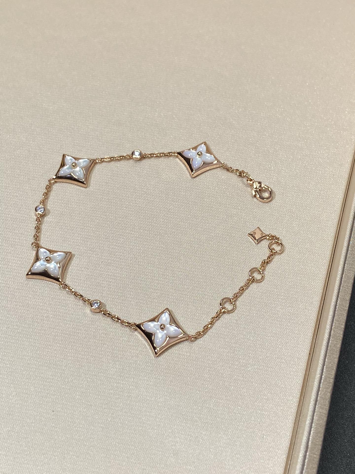 [⭐Luxery]STAR 4 MOTIF MOP DIAMOND PINK GOLD BRACELET